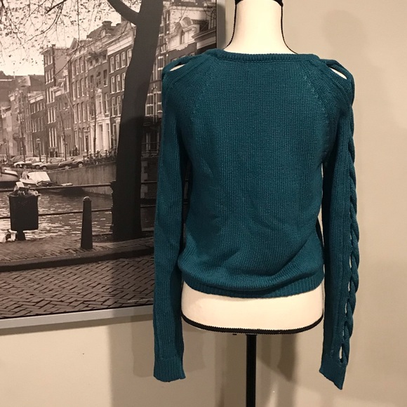 Open sleeve Sweater - Picture 3 of 4